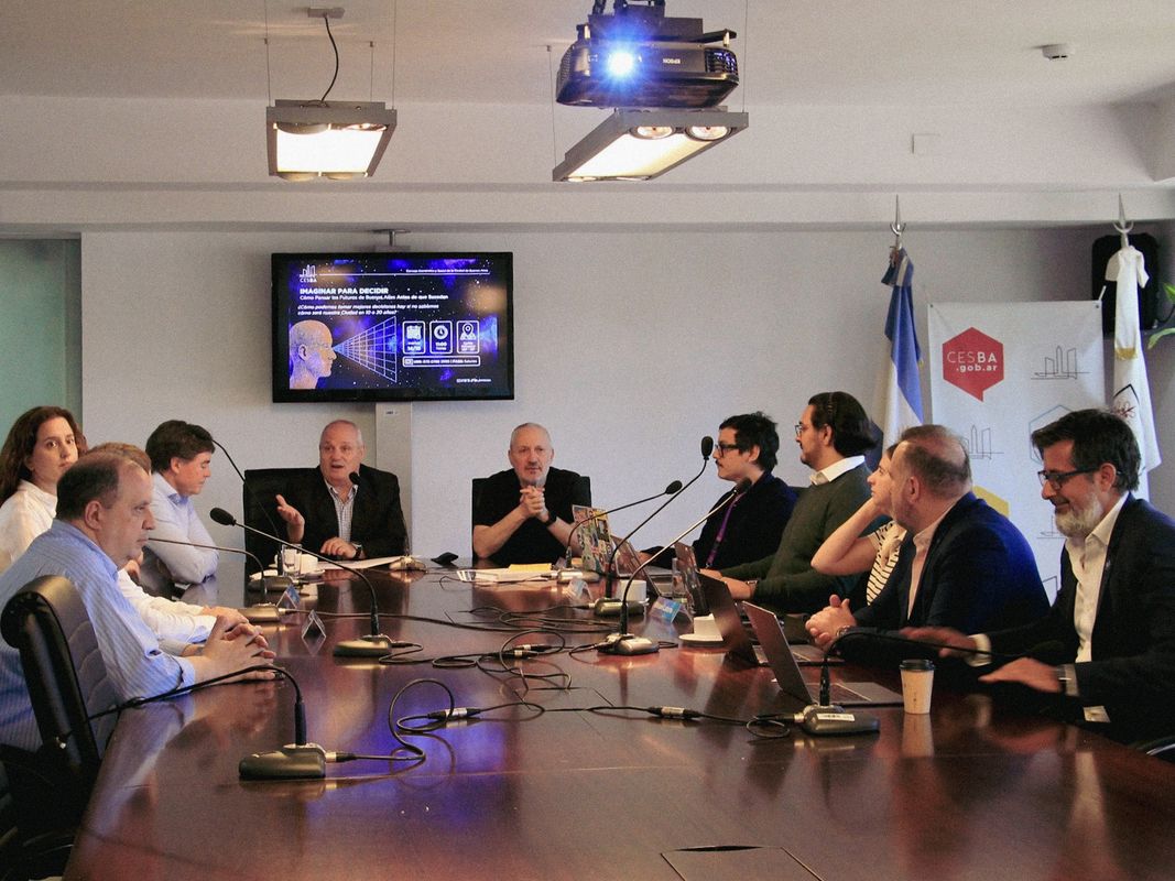 Jornada de diseño de futuros en CESBA Buenos Aires con panel de expertos en prospectiva estratégica y gestión pública